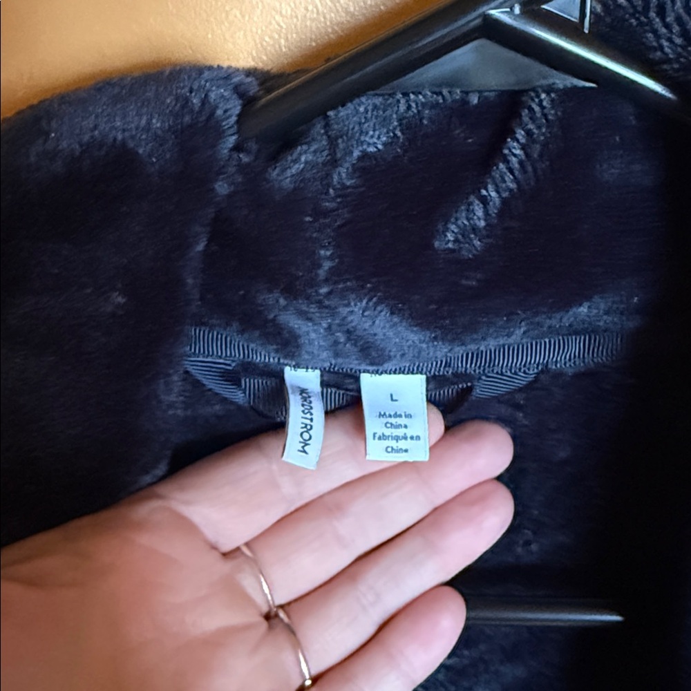 Nordstrom Plush Robe, Size large - Picture 2 of 8